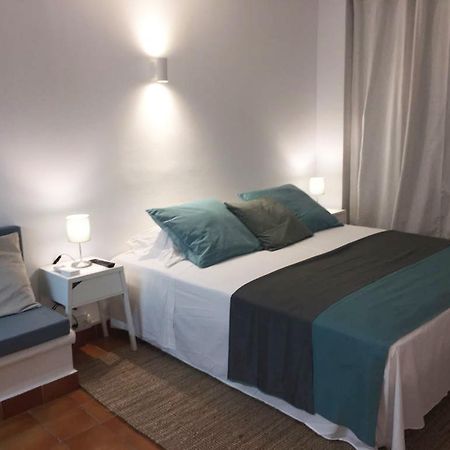 Apartamentos Albertos Санта Еулалия дел Рио Екстериор снимка