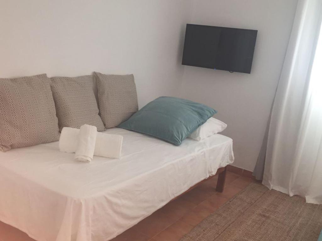 Apartamentos Albertos Санта Еулалия дел Рио Екстериор снимка