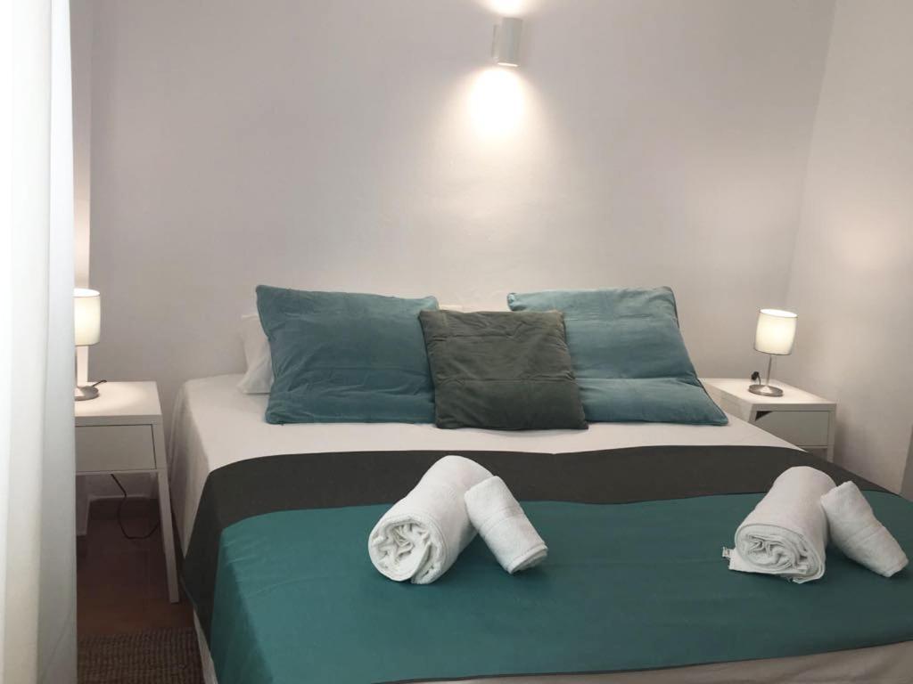 Apartamentos Albertos Санта Еулалия дел Рио Екстериор снимка