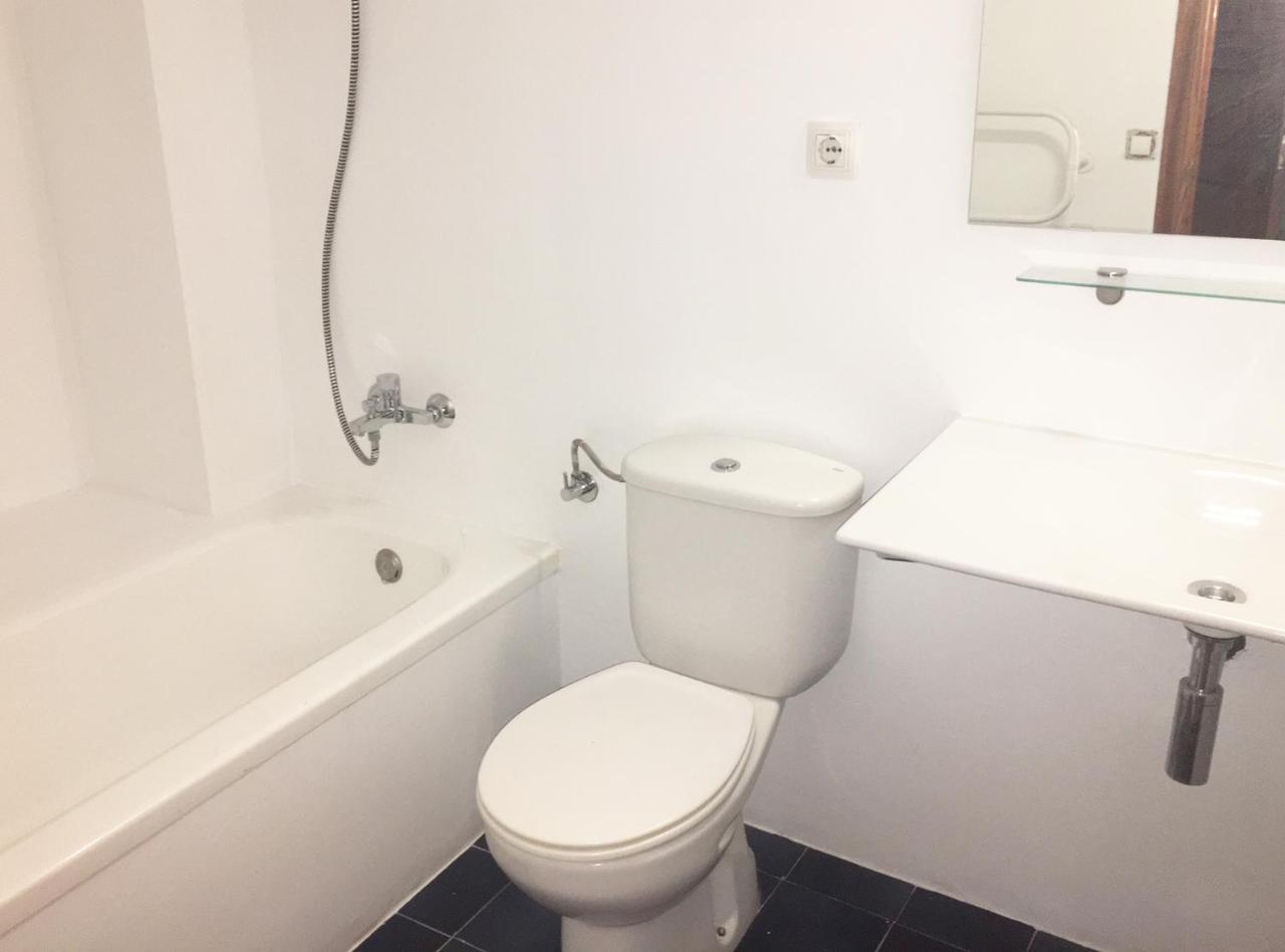 Apartamentos Albertos Санта Еулалия дел Рио Екстериор снимка