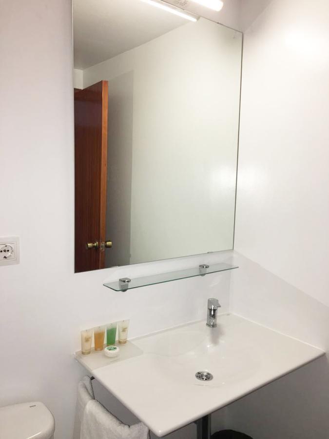Apartamentos Albertos Санта Еулалия дел Рио Екстериор снимка