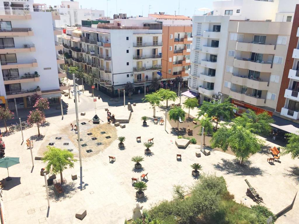 Apartamentos Albertos Санта Еулалия дел Рио Екстериор снимка