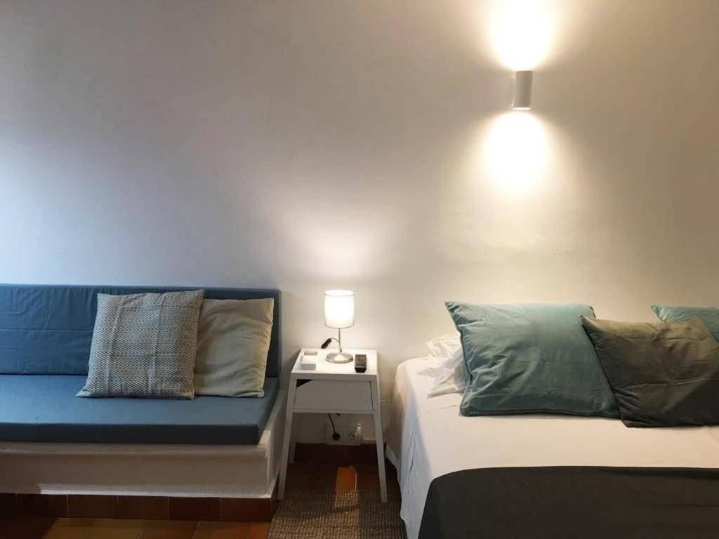 Apartamentos Albertos Санта Еулалия дел Рио Екстериор снимка
