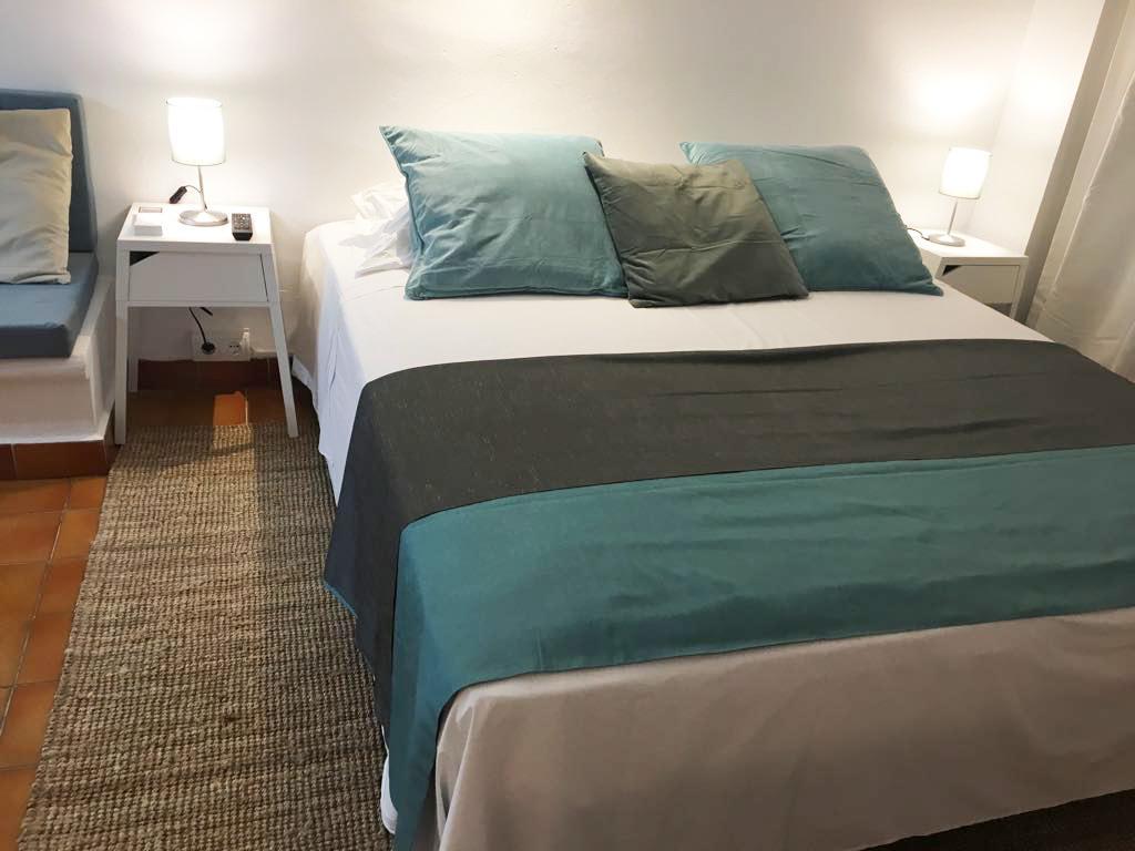 Apartamentos Albertos Санта Еулалия дел Рио Екстериор снимка