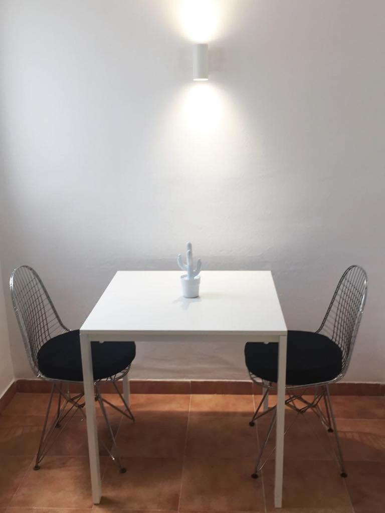 Apartamentos Albertos Санта Еулалия дел Рио Екстериор снимка