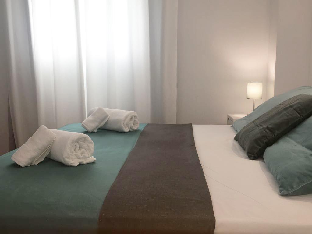 Apartamentos Albertos Санта Еулалия дел Рио Екстериор снимка
