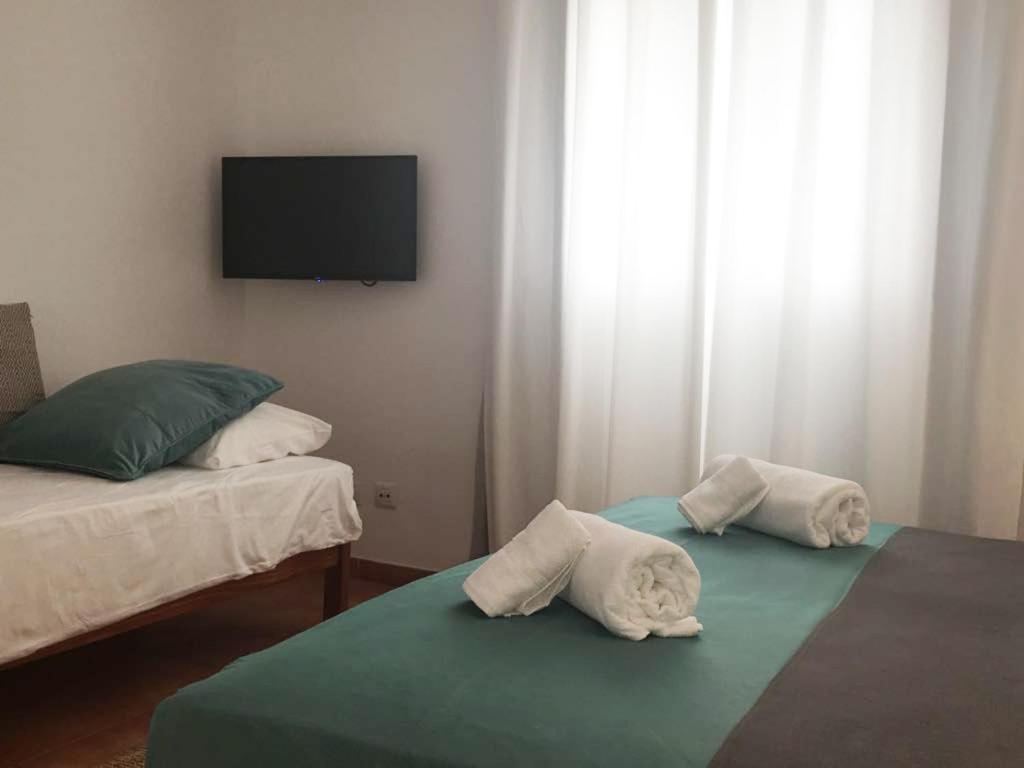 Apartamentos Albertos Санта Еулалия дел Рио Екстериор снимка
